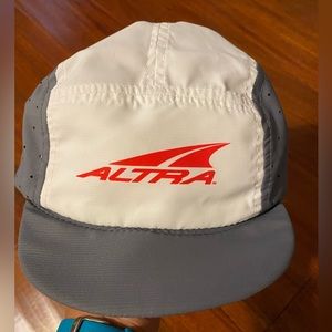 Altra performance Cap by Headsweats